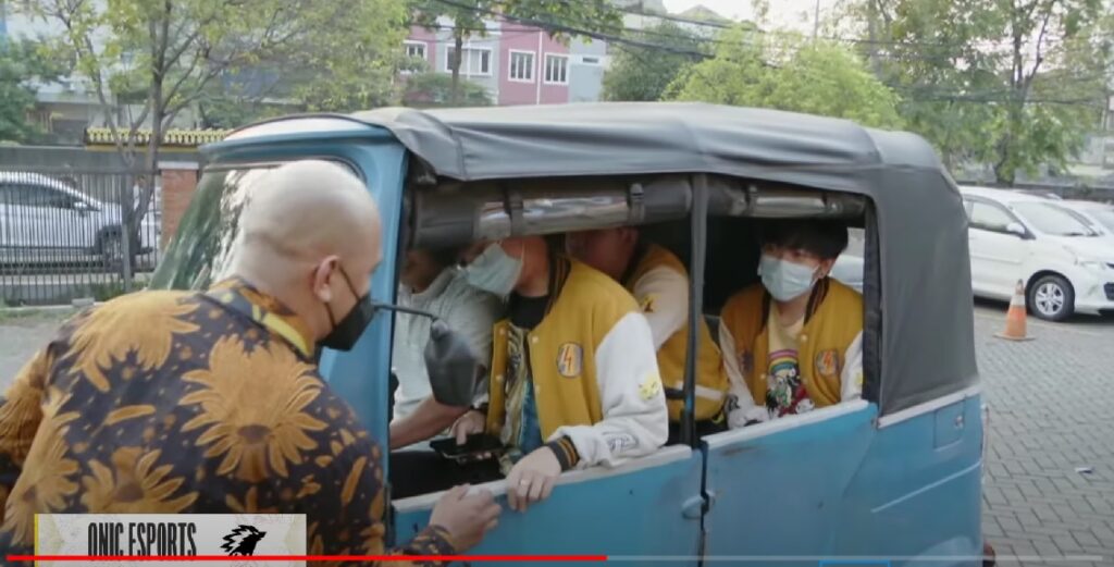 ONIC Esports Naik Bajaj