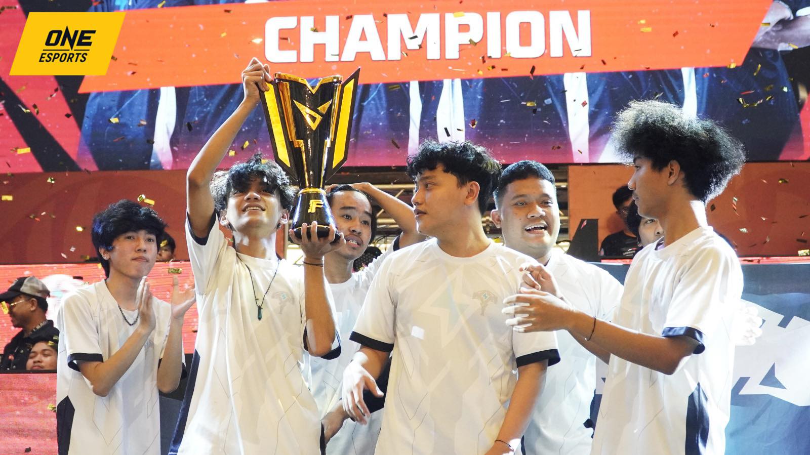 Team Thorrad Rengkuh Gelar Juara FFML Season 8 | ONE Esports Indonesia